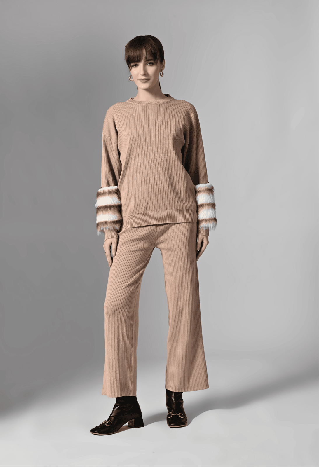 Pankh Zaar Luxury Wool Set With Detachable Fur Sleeve