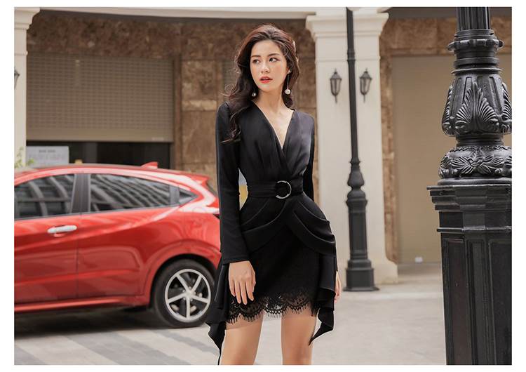 Pankh Sam Long Sleeve V-Neck Palin Blazer And Lace Panel Mini Skirt