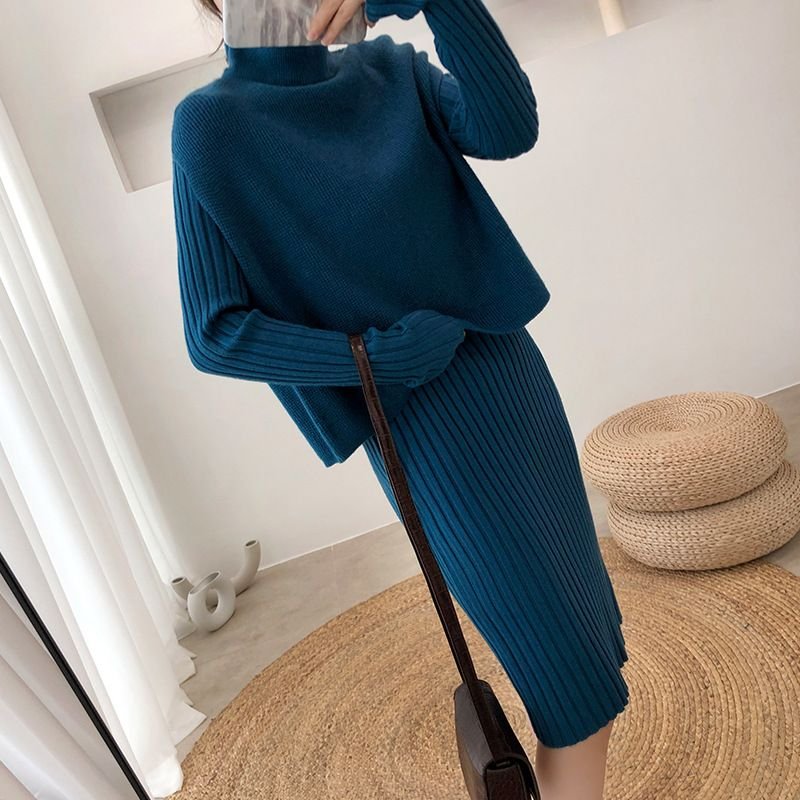 Pankh Bleua Bodycon Woolen Dress And Cape Set