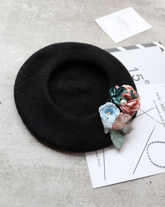 Petra Flower Knit Baret Hat