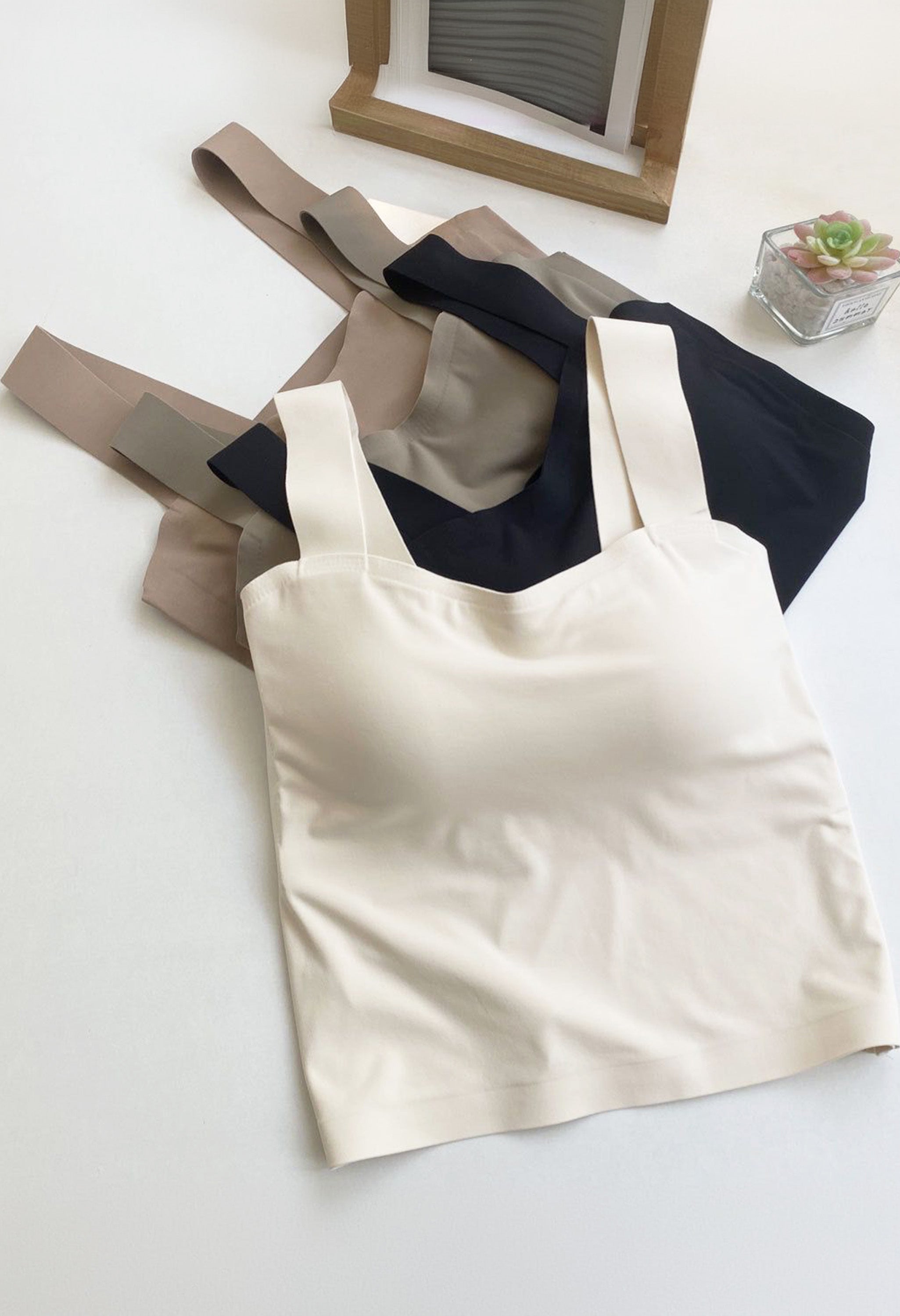 Pankh Maple Plain Cropped Inbuilt Bra Padded Tank Top