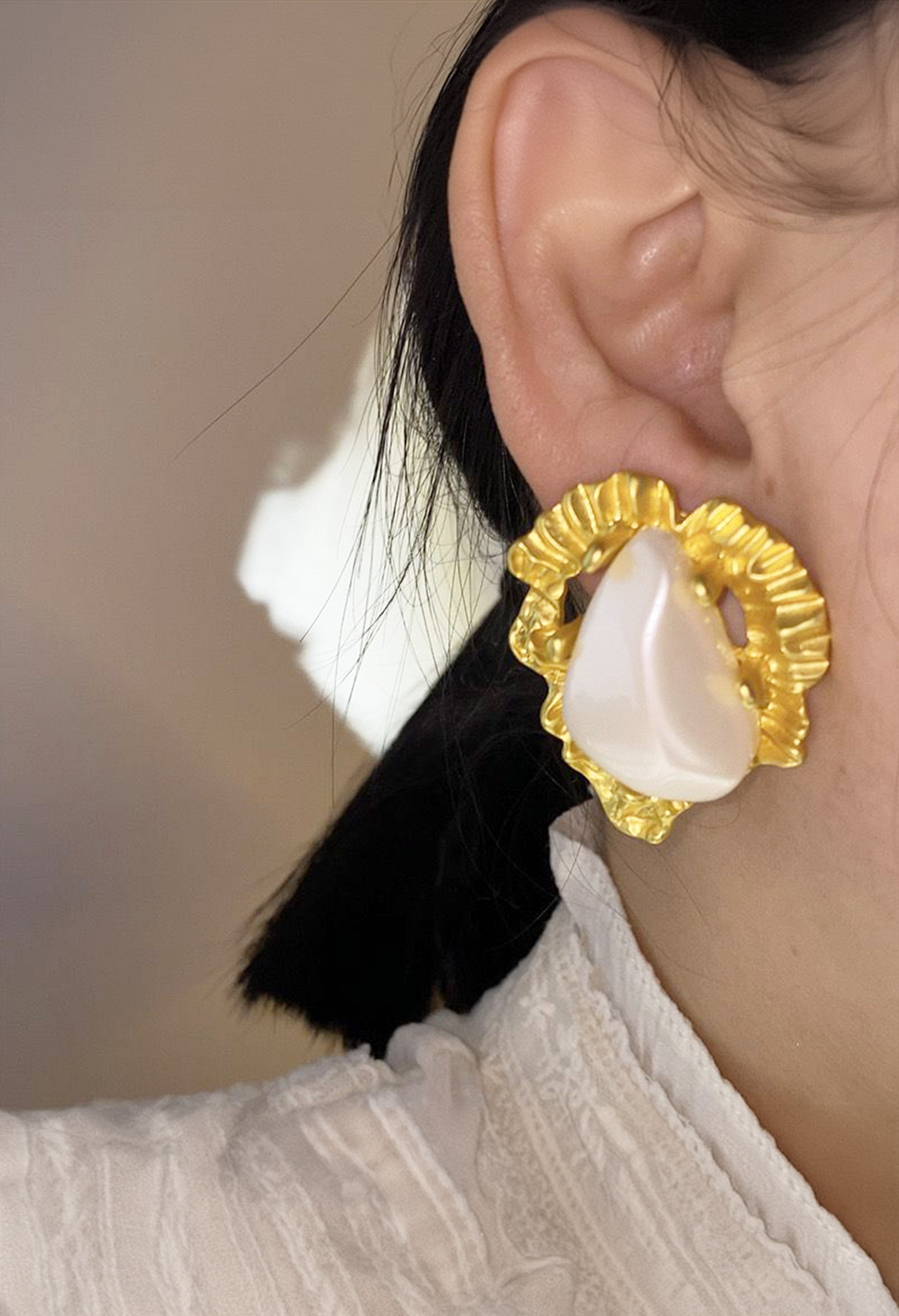 Pankh Willow Studded Earing