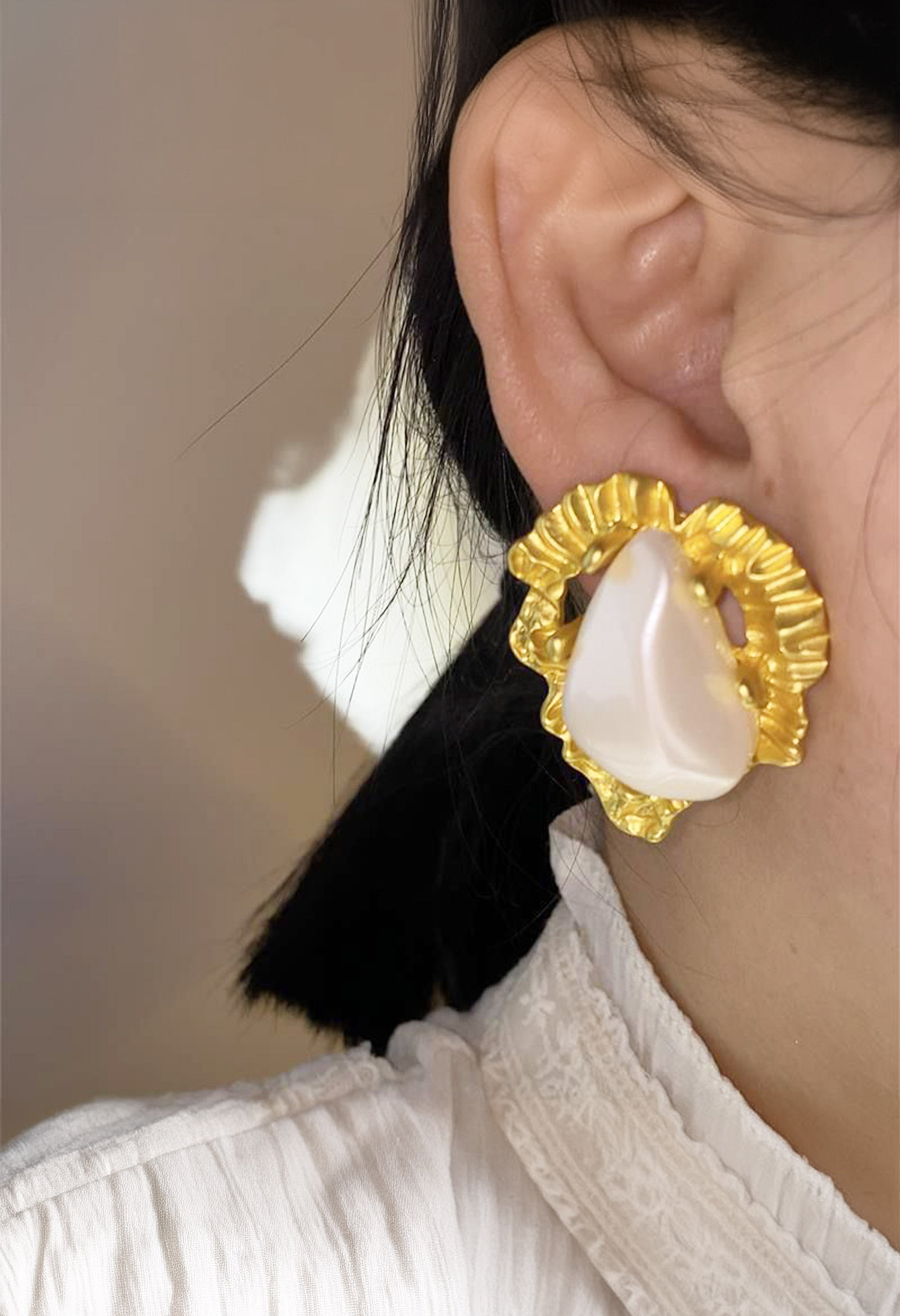 Pankh Willow Studded Earing