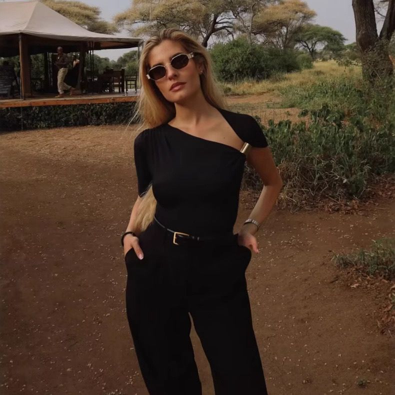 Pankh Riva Slim Shoulder Metel Buckle Crop Top