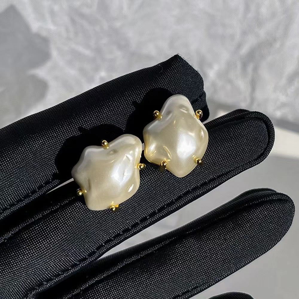 Pankh Mera Elegant Pearl Earing