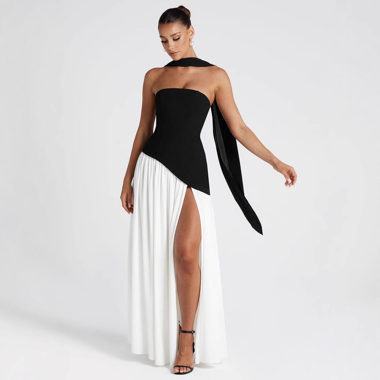 Pankh Stella Gorgeous Strapless Long Ruched Slit Formal Party Wear Dress With Scarf