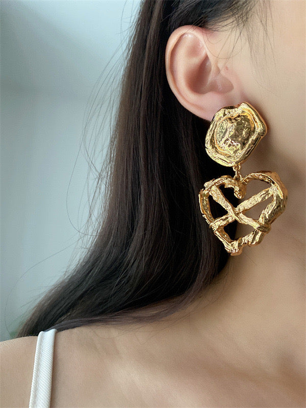 Pankh Lika Elegant Heart Antique Gold Earing