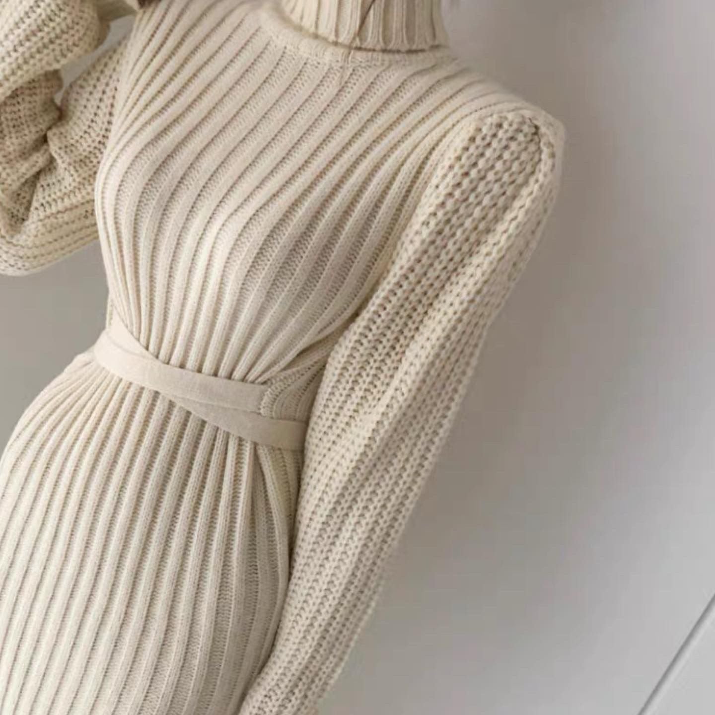 Tramp knit woolen dress