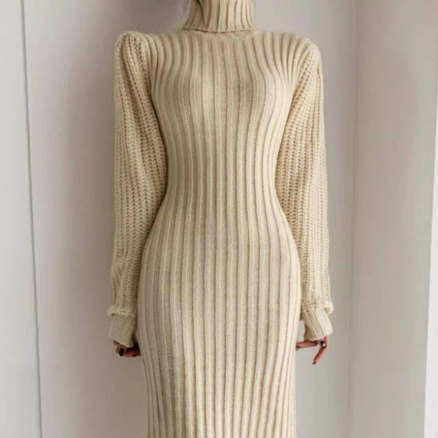 Tramp knit woolen dress