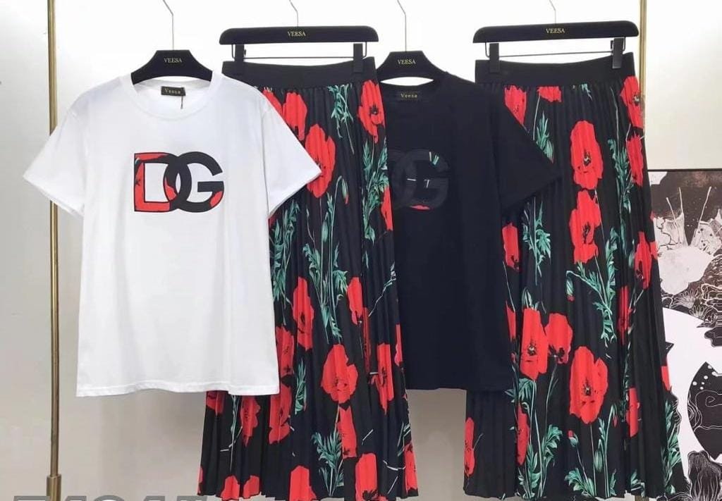 Pankh D&G T-Shirt And Floral Printed Skirt Set